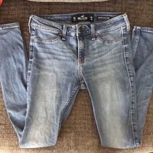 SALE! HOLLISTER-Low Rise Jean Legging-LIKE NEW!